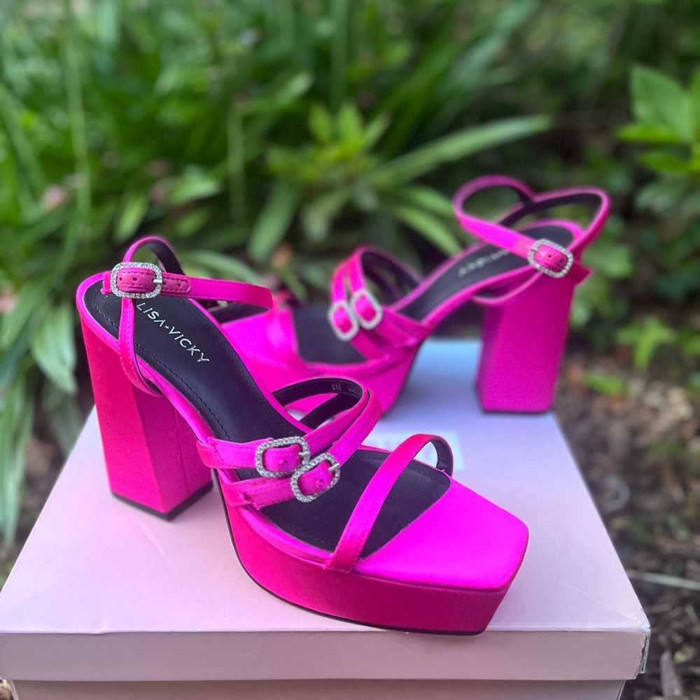 🆕 NEW Lisa and Vicky Women's Pink Platform Heels. Holiday party NWT Size 8.  New